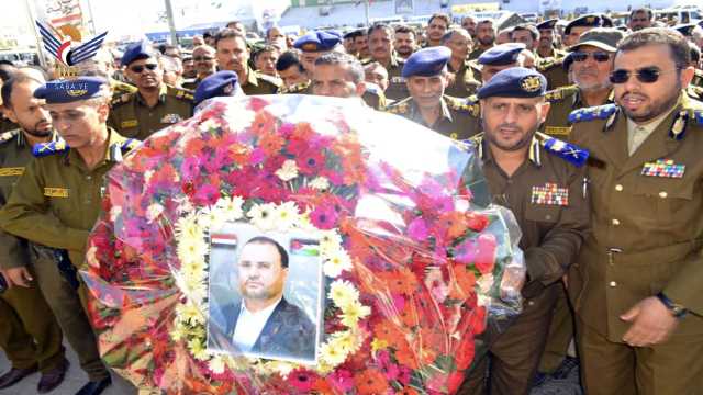 قيادة وزارة الداخلية تزور ضريح الشهيد الصماد ورفاقه بصنعاء