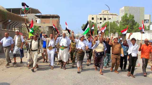 موظفو ديوان الحديدة ينظمون وقفة ومسيرة تضامنية مع غزة وتنديداً بمجازر العدو الصهيوني