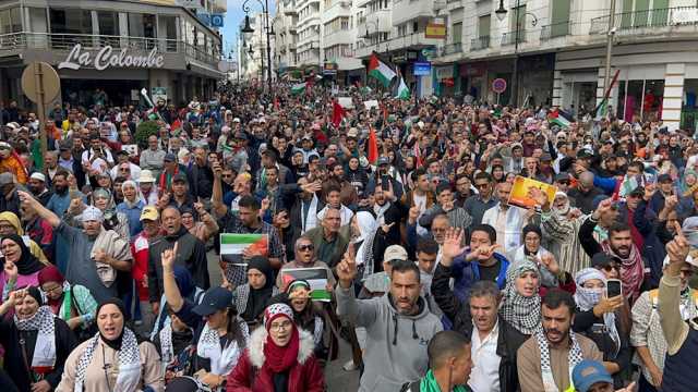 آلاف المغاربة في مسيرة حاشدة بطنجة تضامناً مع غزة وتنديداً بالتطبيع