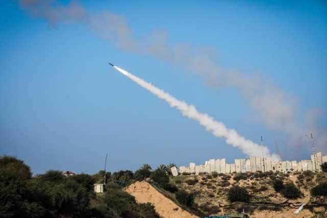 المقاومة الفلسطينية تدك حشودات عسكرية صهيونية برشقات صاروخية مركزة