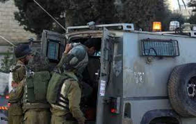 إصابات واعتقال 22 فلسطينيا خلال اقتحام قوات العدو الصهيوني عدة بلدات بالخليل
