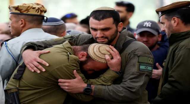 العدو الإسرائيلي يعترف بمقتل جندي وإصابة آخر بجروح خطرة في معارك جنوبي قطاع غزة