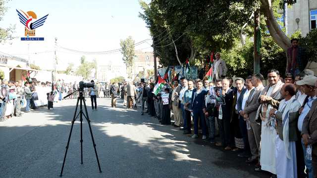 وزارة النقل وهيئاتها ومؤسساتها تنظم وقفة تضامنية مع الشعب الفلسطيني