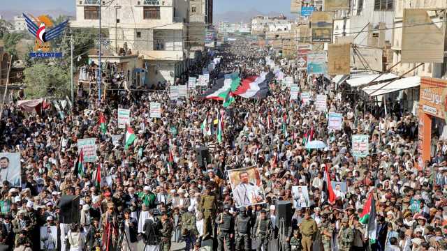 مسيرات حاشدة بصعدة تحت شعار ” معكم حتى النصر والأمريكي لن يوقفنا “