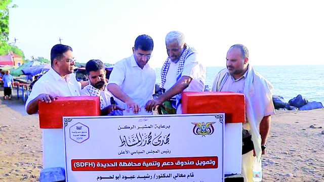 وضع حجر الأساس للمرحلة الثانية من مشروع إعادة صيانة وتأهيل كورنيش محافظة الحديدة