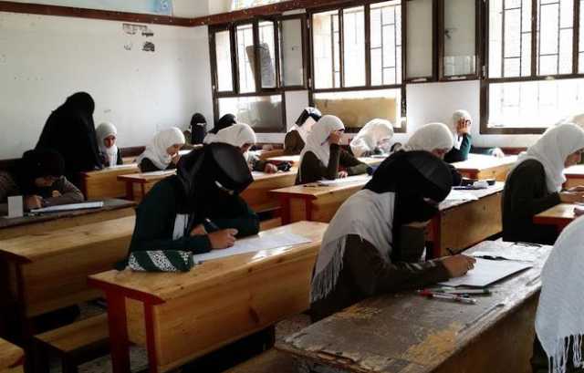 تدشين الامتحانات النهائية للفصل الدراسي الأول في كلية المجتمع بصنعاء