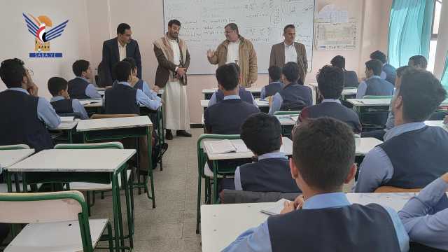 النعمي يتفقد سير العملية التعليمية بثانوية عبدالناصر للمتفوقين بالأمانة