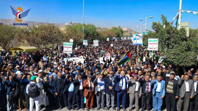 قيادات وكوادر جامعة صنعاء ينظمون وقفة تضامنية مع الشعب الفلسطيني وتنديداً بجرائم العدو