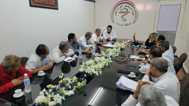 مناقشة تعزيز جوانب التعاون بين هيئة مستشفى الثورة العام وجامعة الحديدة 