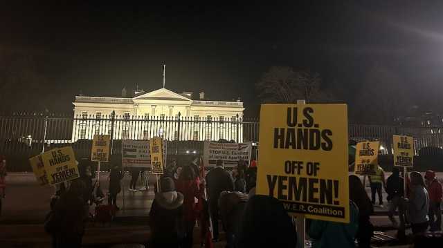 مظاهرة أمام البيت الأبيض تنديداً بالعدوان الأميركي البريطاني على اليمن