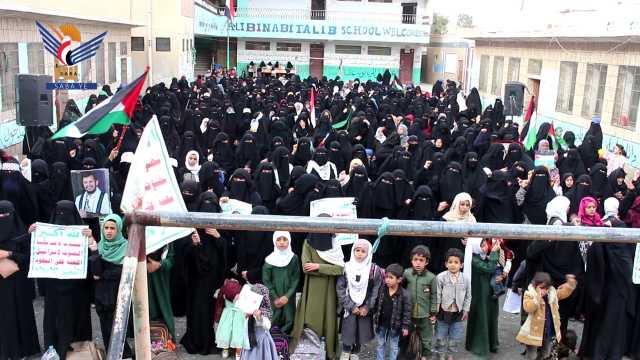 الهيئة النسائية بصنعاء تنظم وقفة احتجاجية تنديدا بالعدوان الأمريكي البريطاني على اليمن