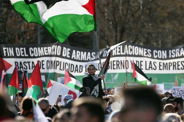 آلاف المتظاهرين في إسبانيا يطالبون بوقف الإبادة في فلسطين