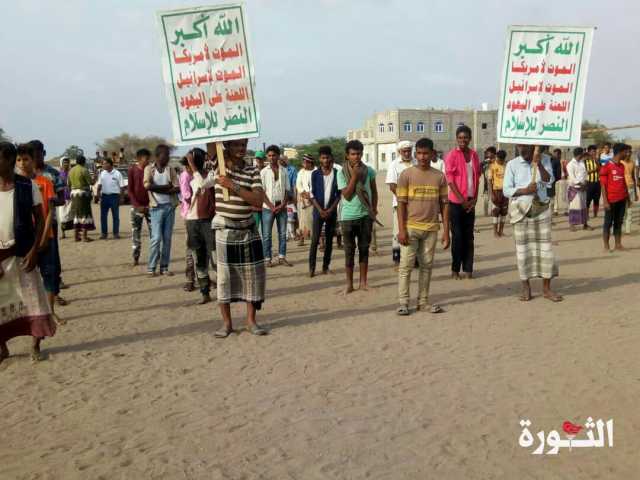 مسير وعرض شعبي لخريجي دفعة جديدة من دورات “طوفان الاقصى” في الزيدية بالحديدة