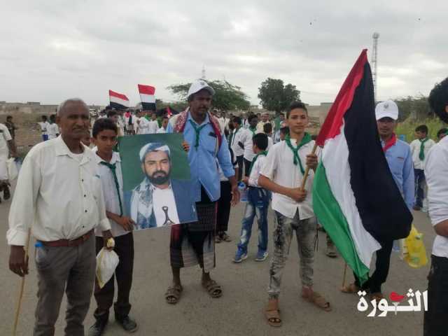 مسير كشفي لطلاب مدارس زبيد في الحديدة تزامنا مع ذكرى مجزرة سوق شاجع وتنديداً بالعدوان على اليمن وغزة 