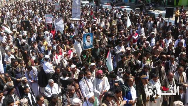 مسيرة جماهيرية حاشدة في البيضاء تحت شعار “مسارنا مع غزة..قدماً حتى النصر”