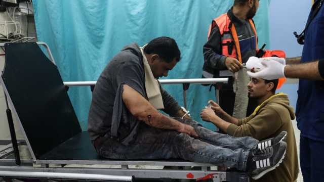 الصحة بغزة: العدو الصهيوني يستهدف محيط مجمع ناصر الطبي.. ويشدّد الحصار عليه