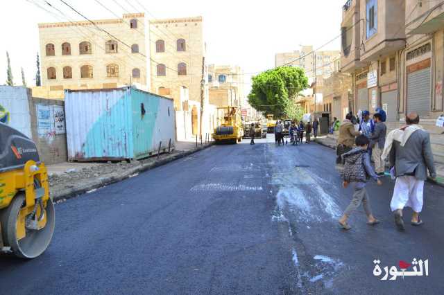 المنتصر يدشن أعمال ترميم وصيانة الاسفلت بشارع 14 بمحافظة صنعاء