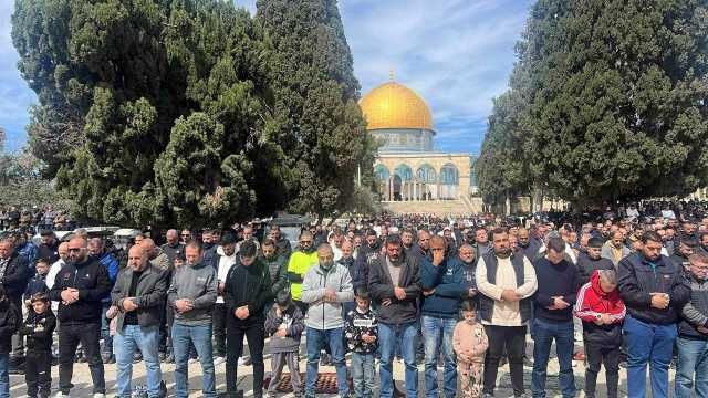 20 ألفا أدوا صلاة الجمعة في رحاب المسجد الأقصى رغم إجراءات العدو