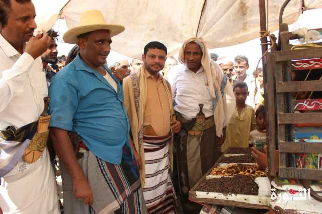 حمزة والضياني يفتتحان سوق المنيرة الأسبوعي في الحديدة 