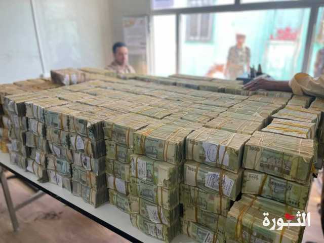 البنك المركزي اليمني يدشن استبدال العملة القانونية بالعملة غير القانونية قي جمرك الراهدة بتعز