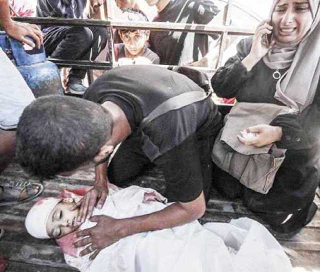 الاحتلال الصهيوني يتمادى في استهداف المستشفيات بغزة:شهداء وجرحى ومعتقلون في جرائم للكيان الصهيوني بالقطاع والضفة