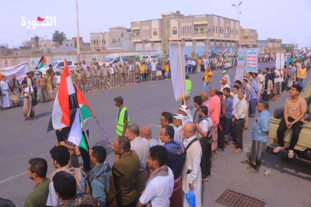 أبناء الحديدة ينددون بالعدوان الإسرائيلي الغاشم على الأعيان المدنية في المحافظة