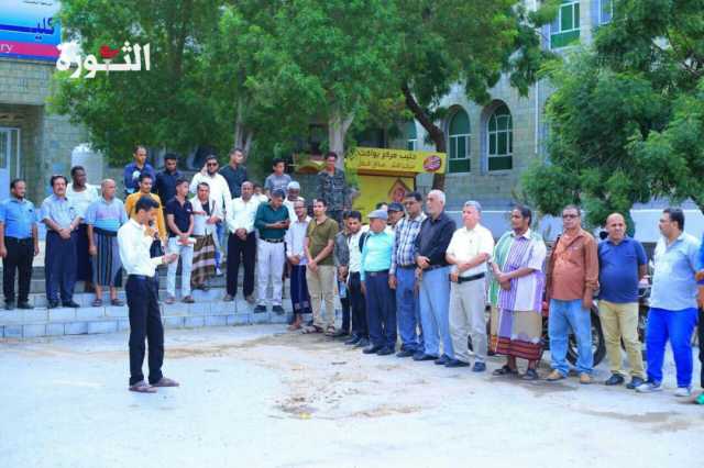 جامعة الحديدة تنظم وقفة في كلية طب الأسنان بيوم الغضب العالمي نصرة لغزة وتضامنا مع الأسرى 