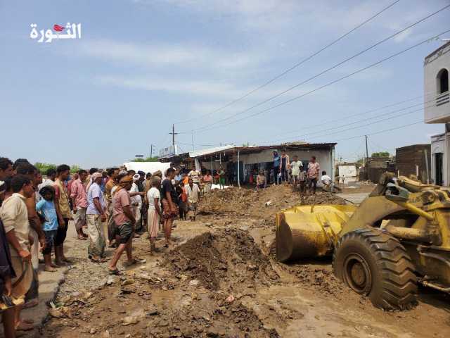 جهود حثيثة وواسعة لمعالجة أضرار السيول بمحافظة الحديدة