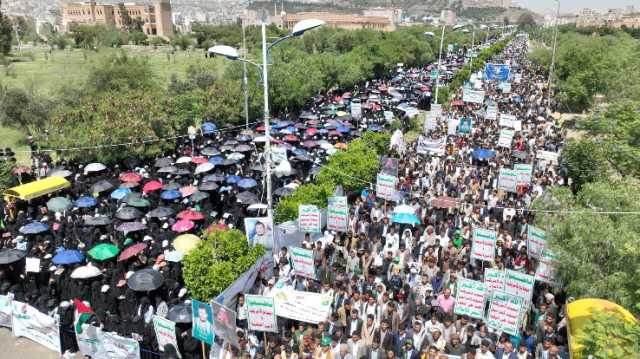 مسيرة حاشدة بجامعة صنعاء تضامناً مع الشعبين الفلسطيني واللبناني