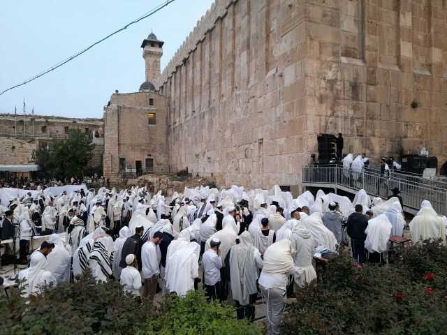 “الأوقاف الفلسطينية” تُحذر من خطورة التصعيد الصهيوني في الحرم الإبراهيمي