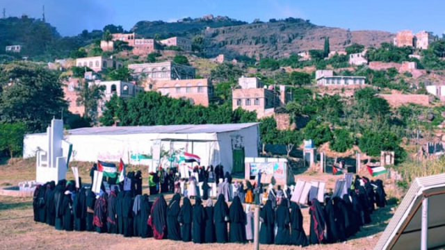 وقفة نسائية بمدينة المحويت تحت شعار “طوفان نحو التحرير”