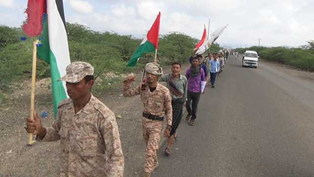 مسير شعبي في لحج لخريجي الدفعة الخامسة من دورات “طوفان الأقصى”