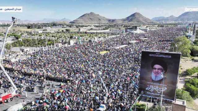 اليمنيون يرسمون أكبر أيقونة وفاء لشهيد الإسلام الأقدس السيد حسن نصر الله