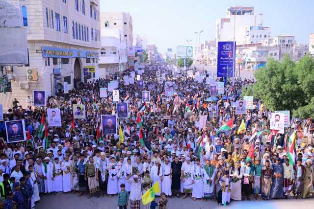 78 مسيرة حاشدة بالحديدة تحت شعار”مع غزة ولبنان صف واحد كالبنيان”