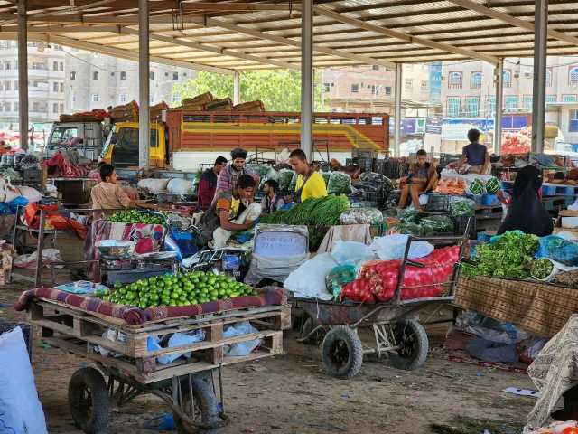 تفاقم الأوضاع المعيشية في المناطق المحتلة جراء استمرار انهيار الريال