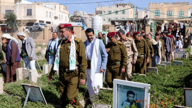 قيادات وضباط الدائرتين المالية والتخطيط يزوران روضتي الشهداء بشملان والسنينة