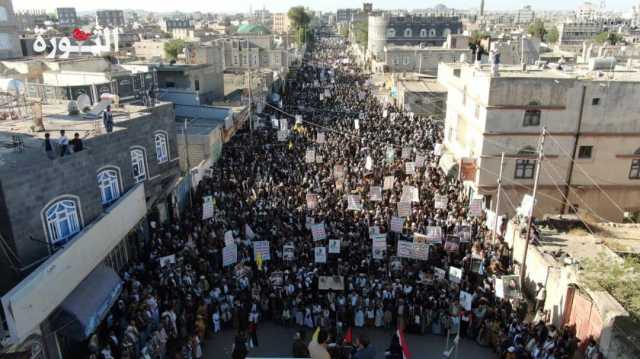 18 مسيرة حاشدة بذمار تحت شعار “مع غزة ولبنان على درب الشهداء حتى النصر”