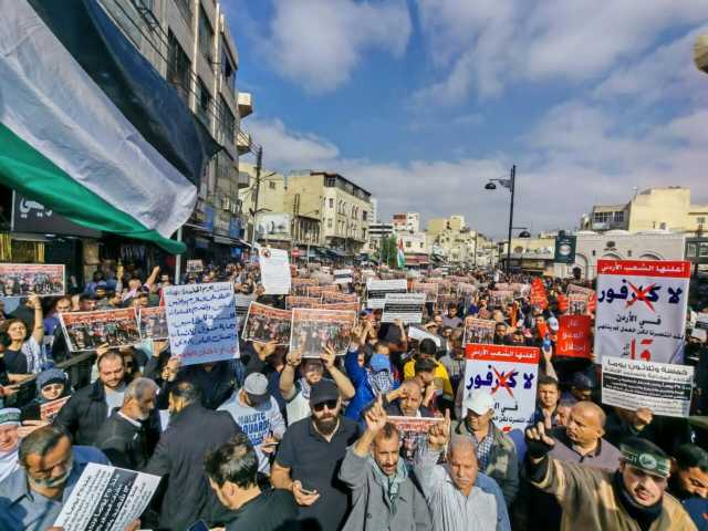 الأردن… تظاهرة حاشدة تندد بالإبادة الجماعية التي يتعرّض لها الشعبين الفلسطيني واللبناني