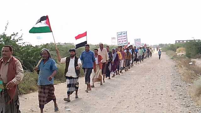 مسير لخريجي دورات التعبئة العامة في مديرية اللحية بالحديدة