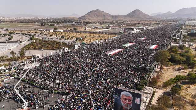 خروج ملاييني رفضاً وتحدياً لمخطط المجرم ترمب تهجير أهالي غزة