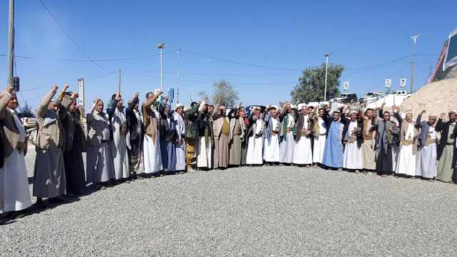 قيادة وزارة الخدمة المدنية ووحداتها تزور ضريح الشهيد القائد بصعدة