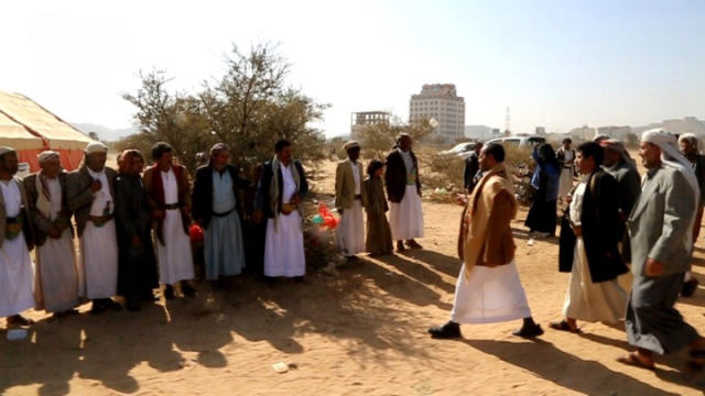 محافظ صعدة يقدّم واجب العزاء في وفاة اللواء أحمد مناع