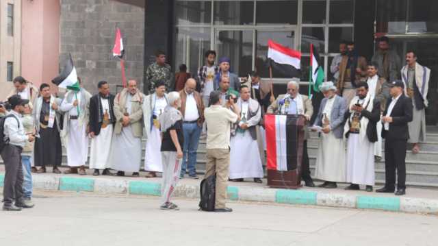 قيادة وكوادر وزارة الشؤون الاجتماعية ينددون بجرائم العدو الصهيوني في غزة