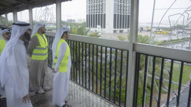 الفرق الميدانية لبلدية عجمان تواصل عملها في ظل الحالة الجوية السائدة