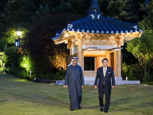 رئيس الدولة يلتقي الرئيس الكوري في ختام زيارته إلى كوريا