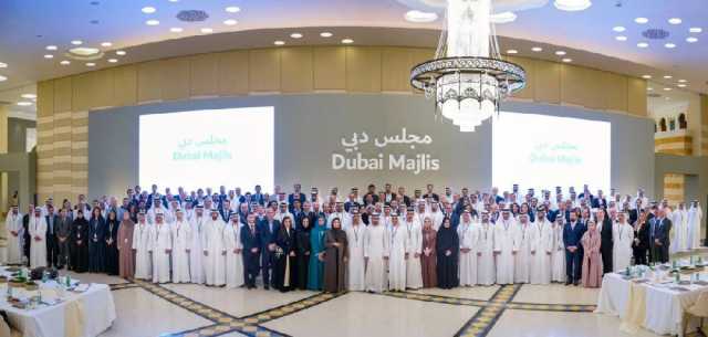 حمدان بن محمد يحضر جانباً من فعالية مجلس دبي من تنظيم دائرة الاقتصاد والسياحة