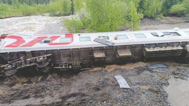 قتيلان و10 مصابين إثر خروج قطار للركاب عن سكته شمالي روسيا