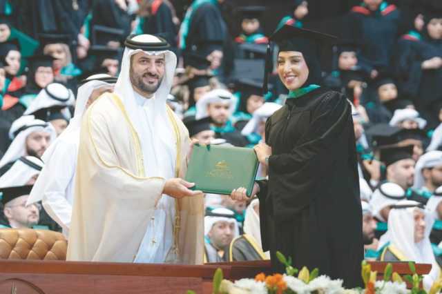 سلطان بن أحمد القاسمي يشهد تخريج طلبة الدراسات العليا بجامعة الشارقة
