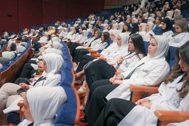 جامعة الشارقة تحتفي بطلبة كلية الصيدلة بحفل المعطف الأبيض