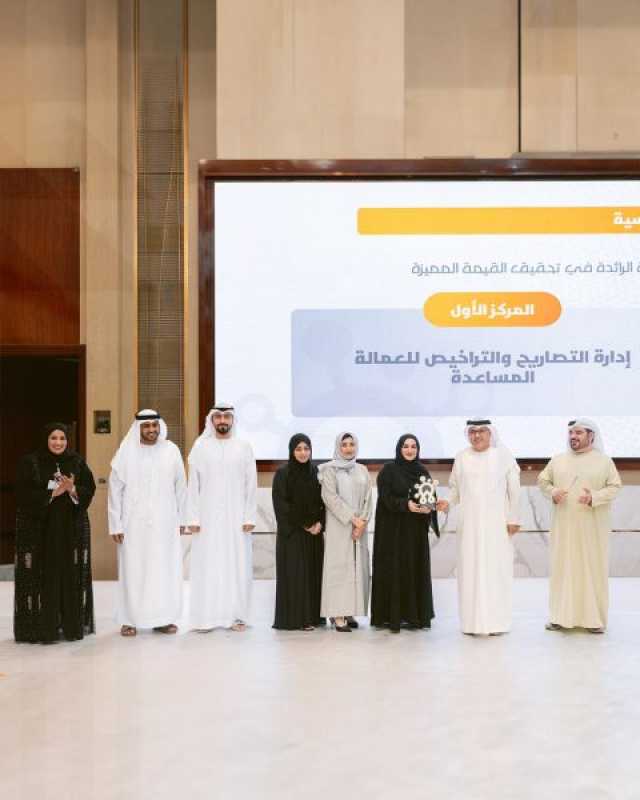 يكرم الفائزين بالدورة السادسة من “جائزة وزارة الموارد البشرية والتوطين للريادة المؤسسية”